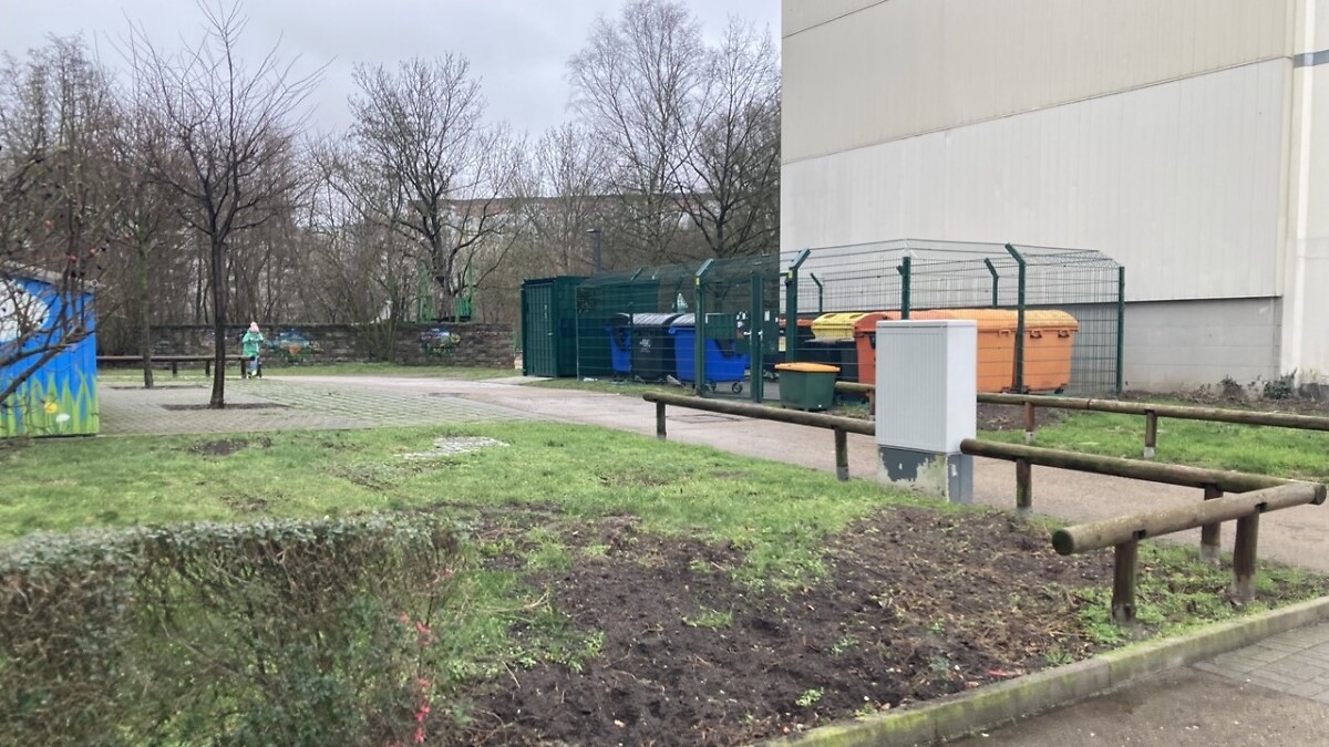 Müllplatz der Wohnanlage 1a